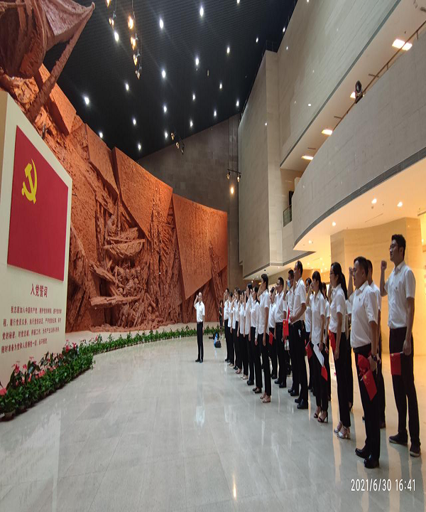 徽盐地产集团开展“追忆历史，重温入党自愿书”主题运动